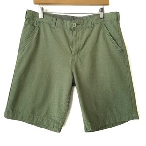 Columbia Omni Shade green gingham shorts chino